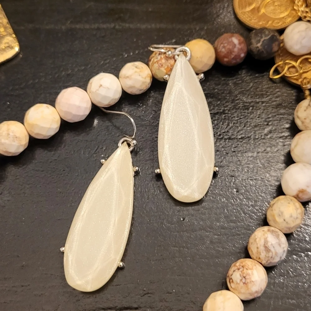 Irresdescent Ivory Teardrop Dangle Silver Earrings